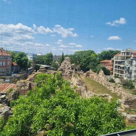 Panorama - Unique View Over Ruins, Steps To וארנה